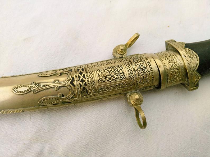 Silver moroccan dagger. Traditionnal Berber dagger. Koummya.