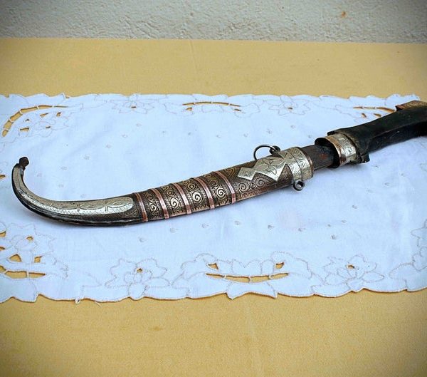 Vintage decorative Middle eastern style Moroccan dagger - hand etched - with scabbard - wall art - 15 inches - Koummya, Jambiya - Arabic