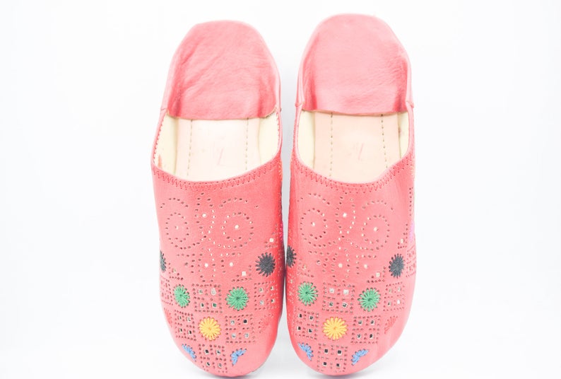 Women leather slipper home, Ethnic Moroccan flat shoe, Comfy sheepskin slide, Casual floral mule, Perforated holes Loafer