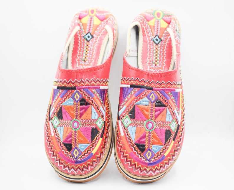 Berber Morocco Slippers, Embroidered Moroccan Babouche, Amazigh Leather Loafers, Women Goatskin Mules, Durable Sheepskin Mules