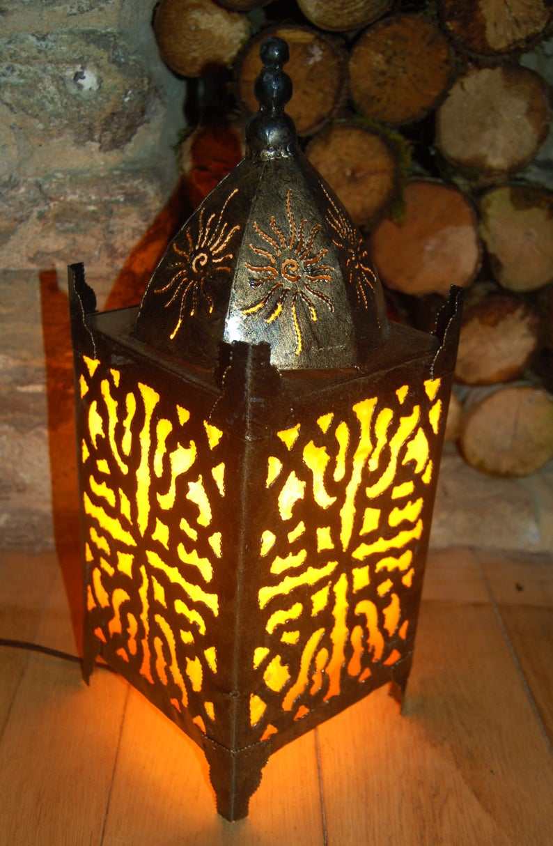 Sassak metal Moroccan style table or bedside lamp 40cm - Gold