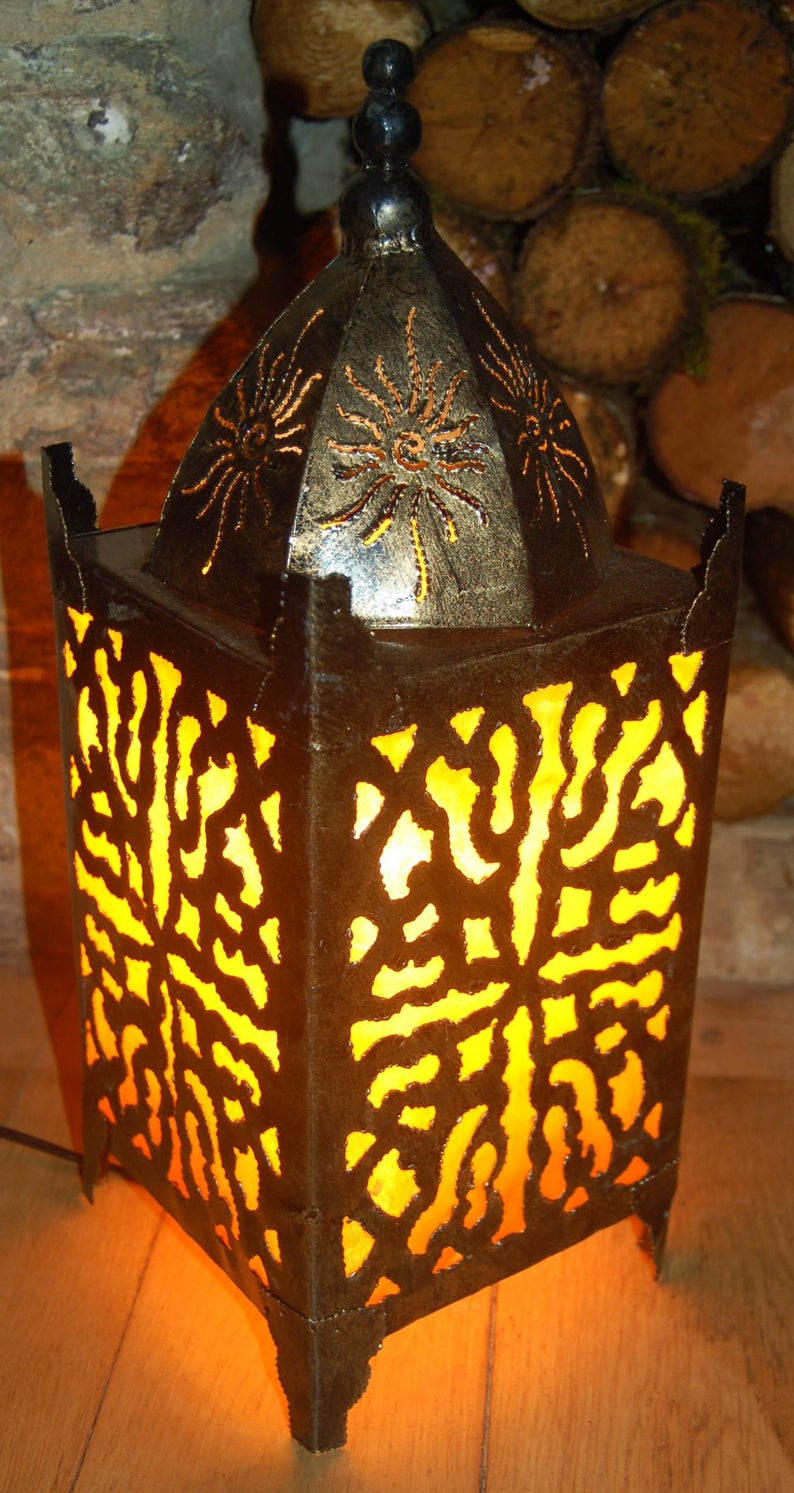 Sassak metal Moroccan style table or bedside lamp 40cm - Gold